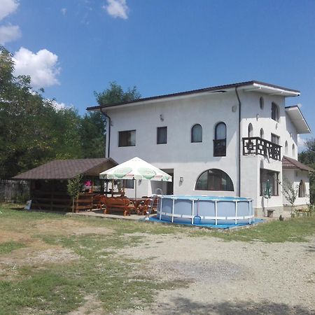 Vila Madudu Valenii de Munte Bagian luar foto