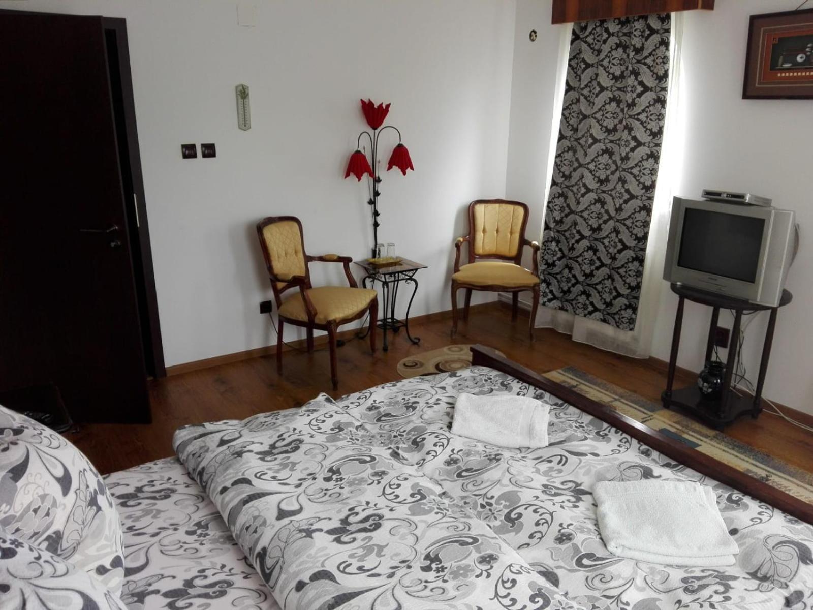 Vila Madudu Valenii de Munte Bagian luar foto