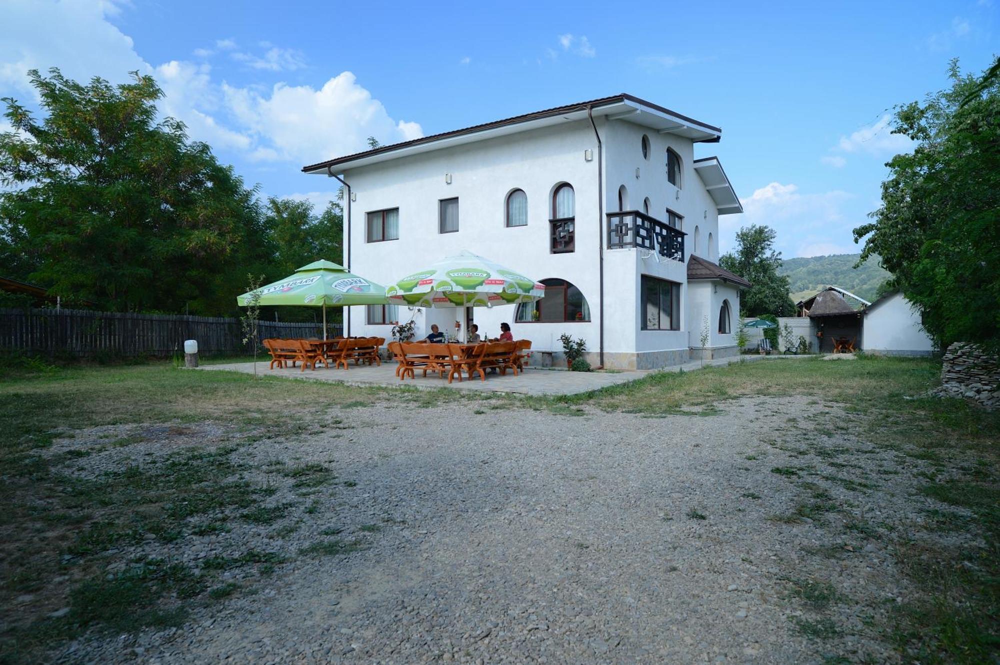 Vila Madudu Valenii de Munte Bagian luar foto