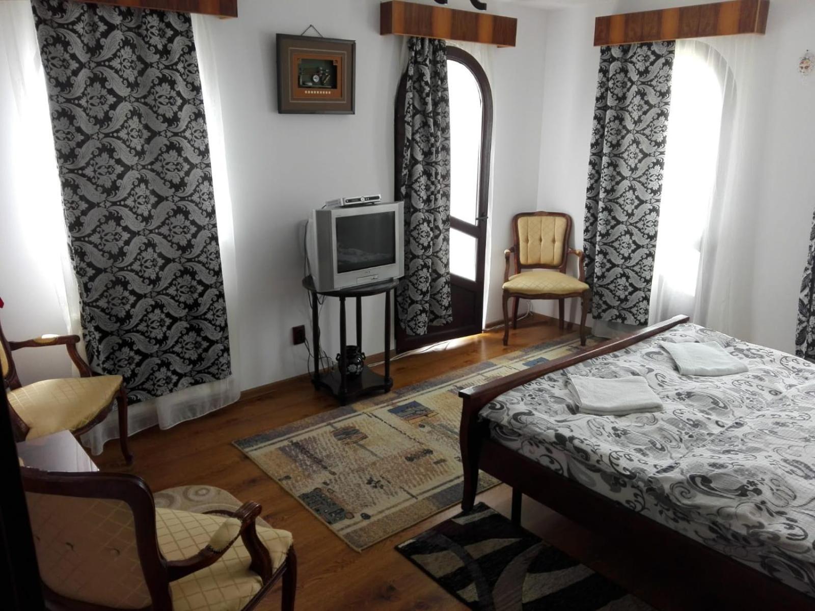 Vila Madudu Valenii de Munte Bagian luar foto