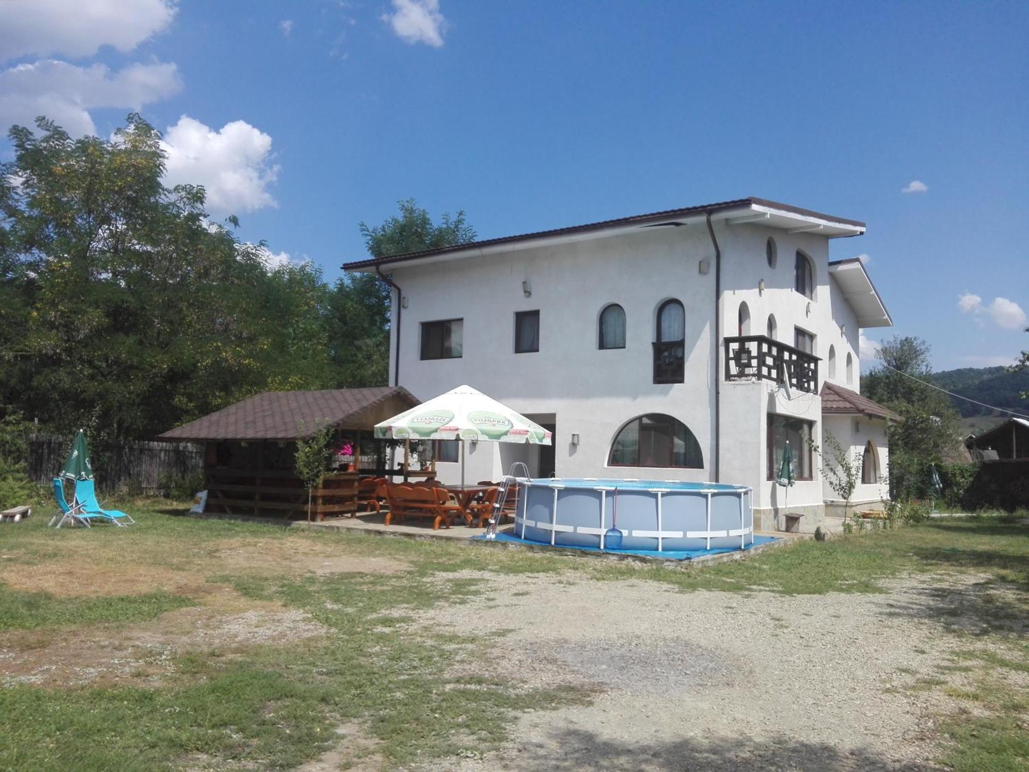 Vila Madudu Valenii de Munte Bagian luar foto
