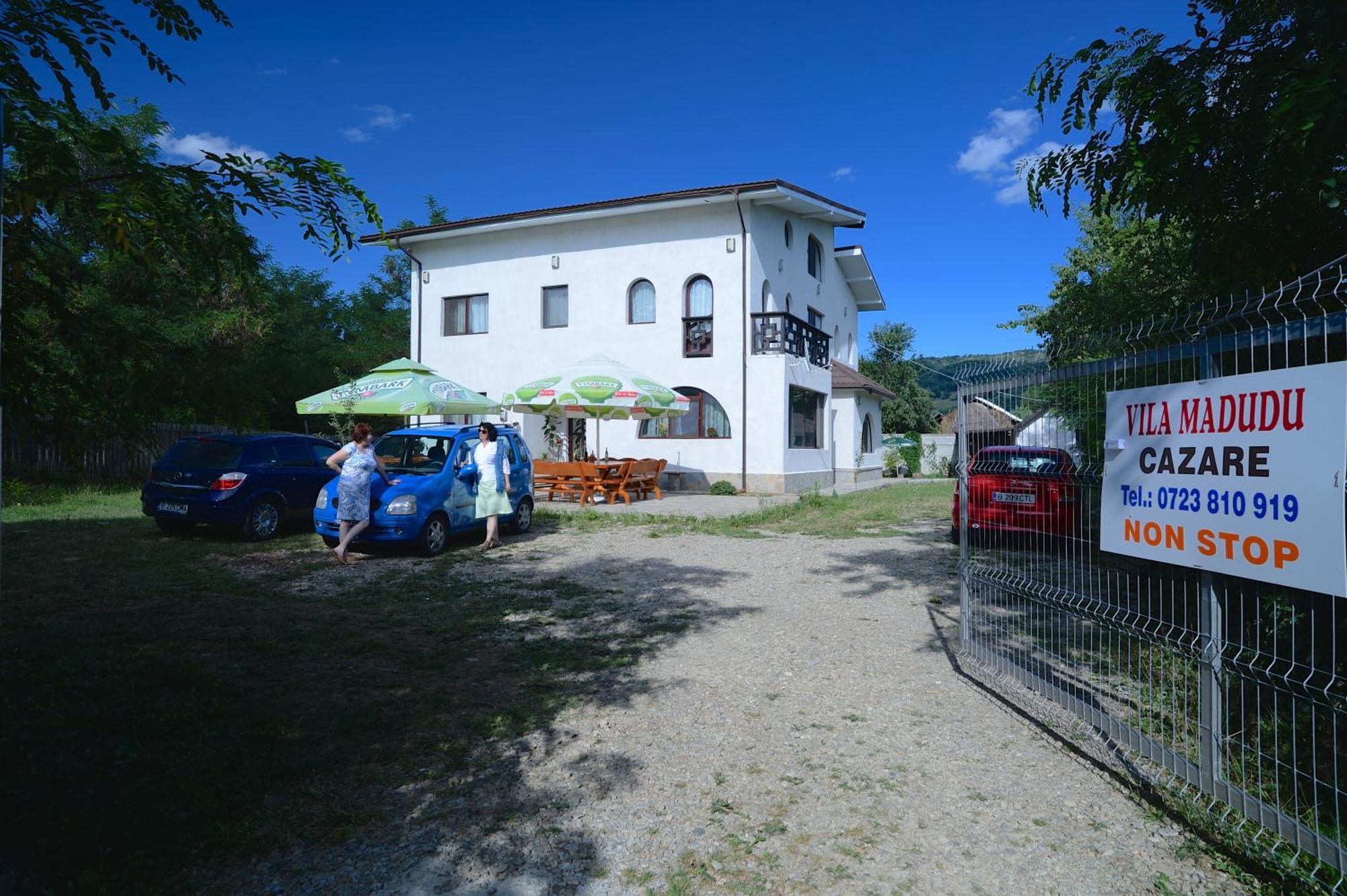 Vila Madudu Valenii de Munte Bagian luar foto